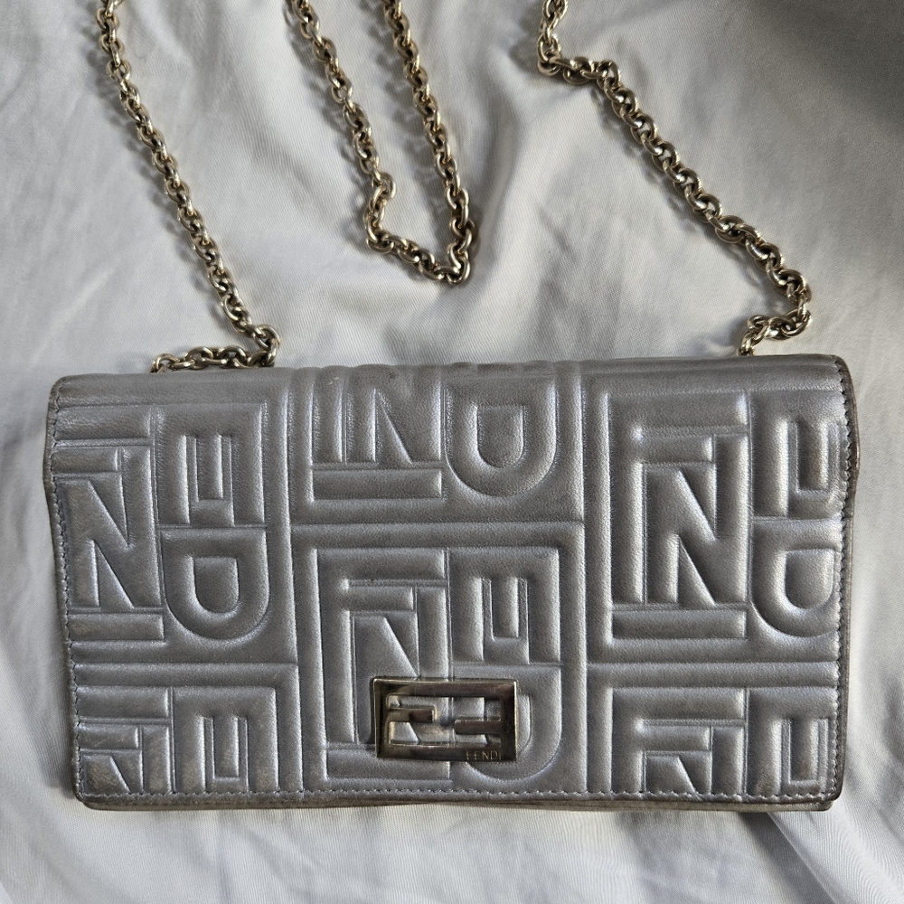 FendiBaguette leather clutch bagGood conditionSilver, Leather